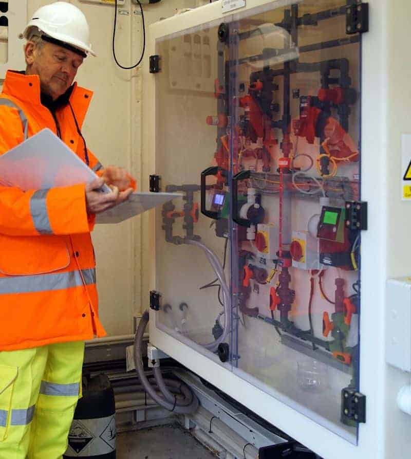 Servicing a chemical dosing unit